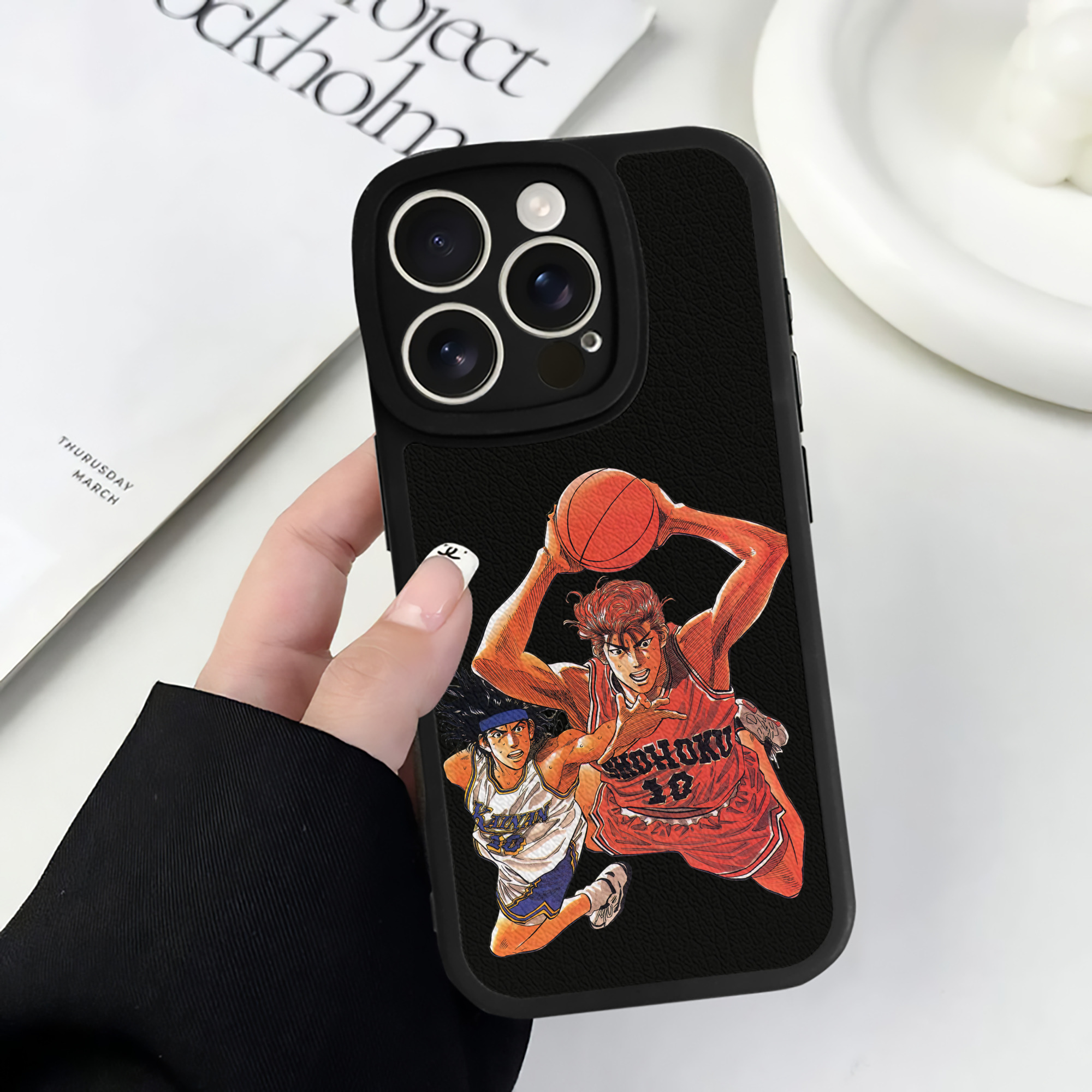 （画像用） SLAM DUNK／スラムダンク 【iPhone 16シリーズ対応】シリコンスマホケース（レザー調） 材質：シリコン